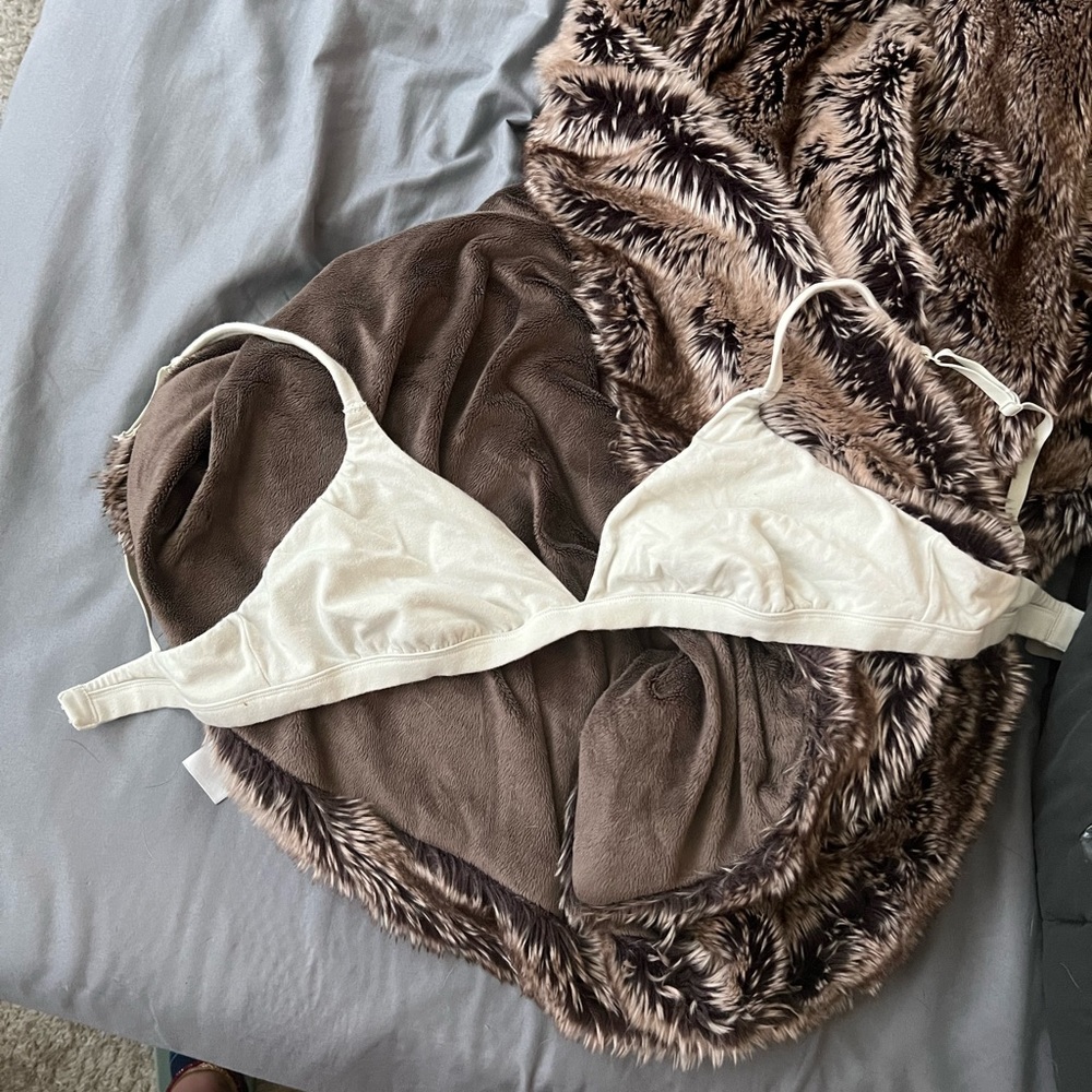 Skims off white large bra